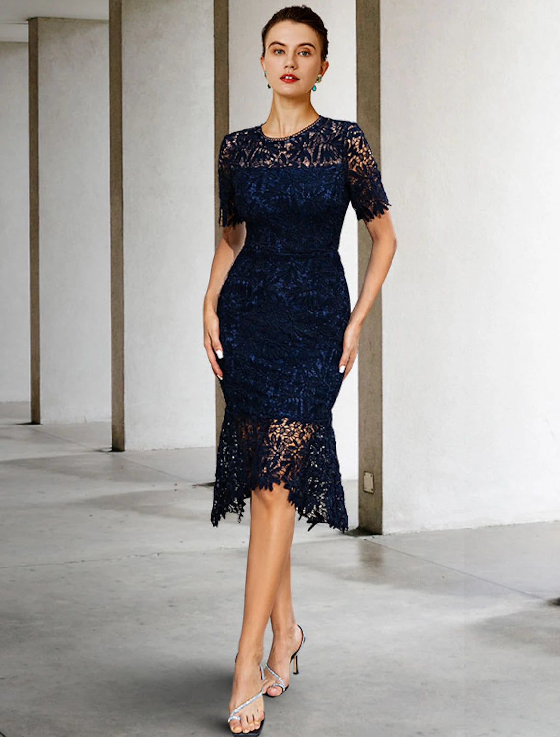 Wholesale  Sheath / Column Mother of the Bride Dress Simple Elegant High Low Jewel Neck Knee Length Lace Short Sleeve with Appliques Solid